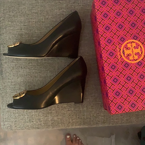 Tory Burch Benton 85MM Peep Toe Wedge - Picture 5 of 9